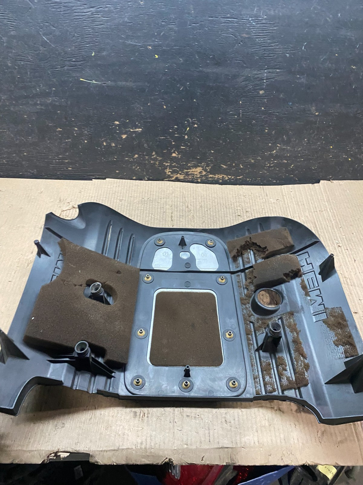 2005 to 2010 Jeep Grand Cherokee 5.7L Hemi Engine Cover Plastic Shield V4206 DG4