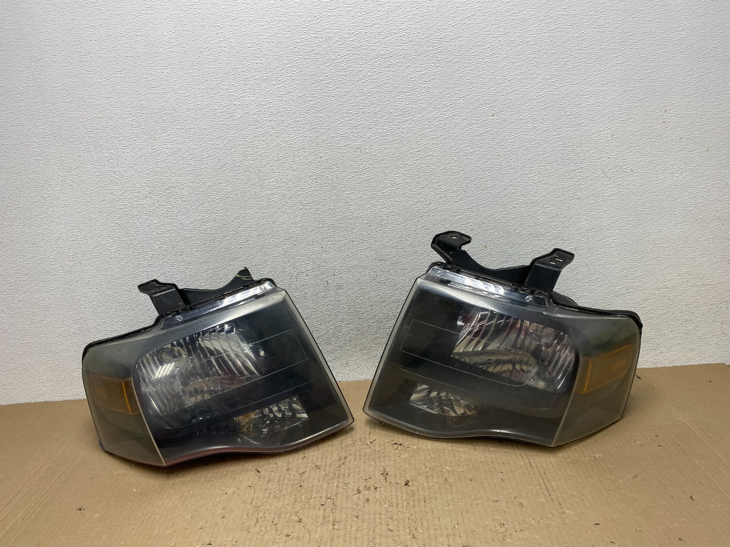 2007 - 2014 Ford Expedition Left+Right Side Headlights Halogen AF2828 DW0