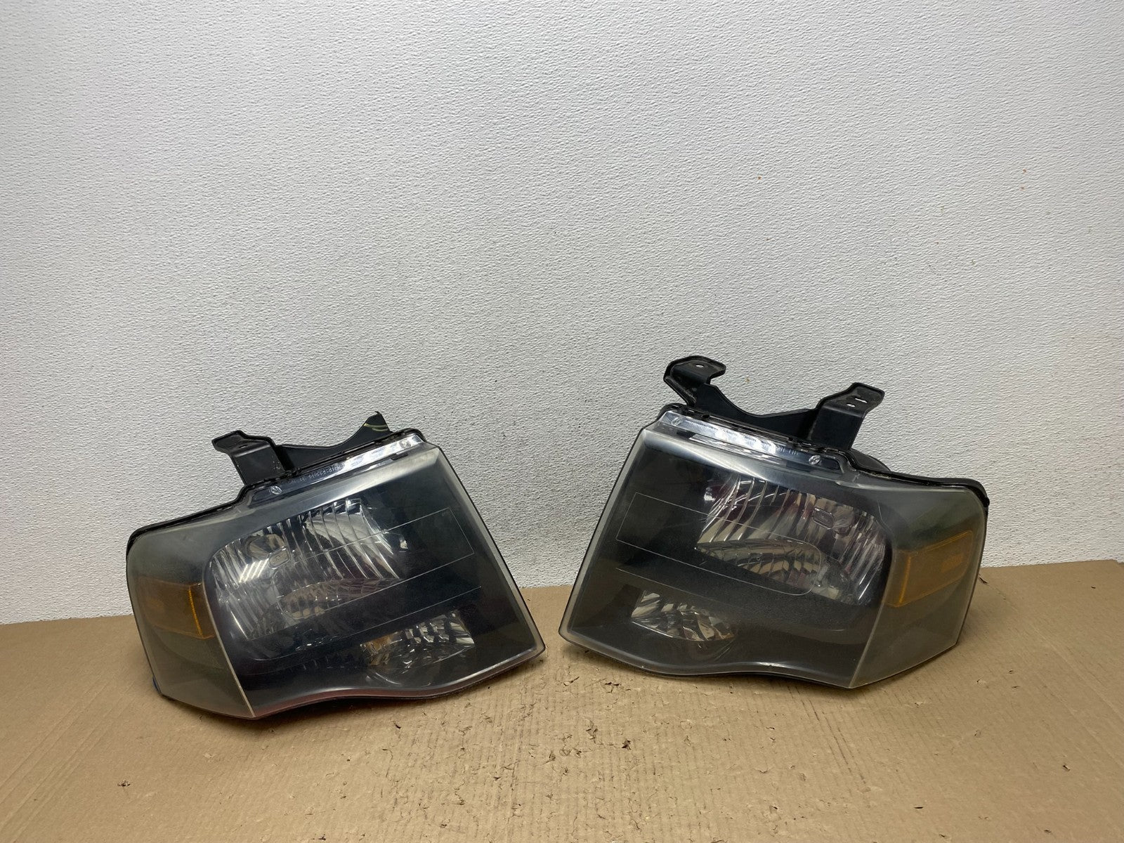 2007 - 2014 Ford Expedition Left+Right Side Headlights Halogen AF2828 DW0