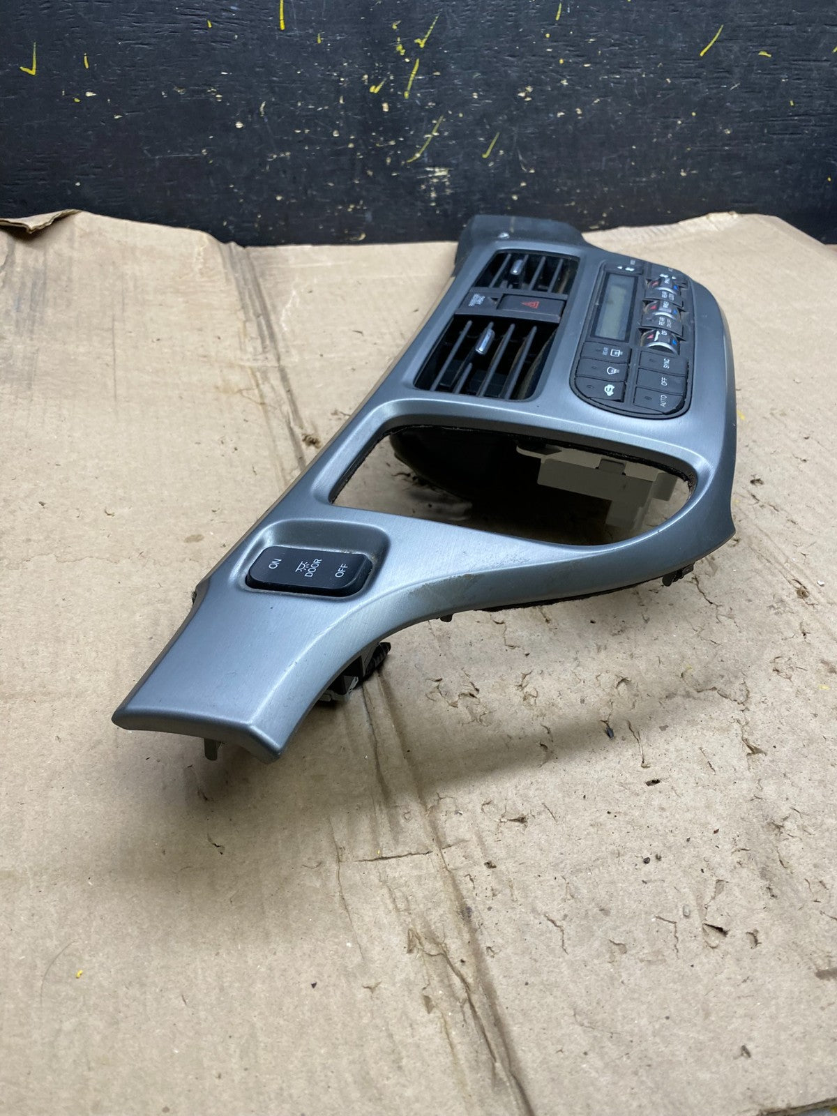 2005 to 2010 Honda Odyssey  Radio Climate Control Dash Trim Bezel X5964 DG2