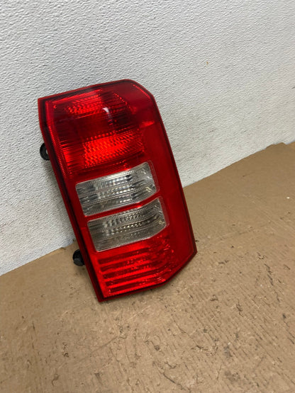 2008-2016 Jeep Patriot Right Passenger Rh Side Tail Light AD8781 LK2