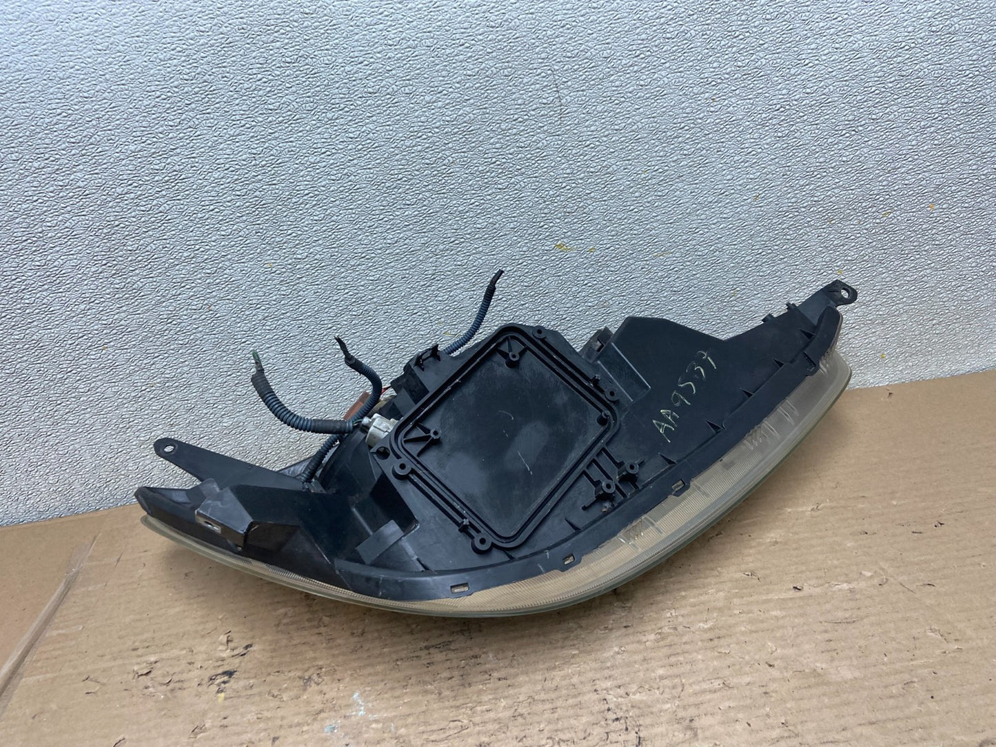 2004-2005 Toyota Sienna Left Driver LH Side Halogen Headlight AA9537 DW6