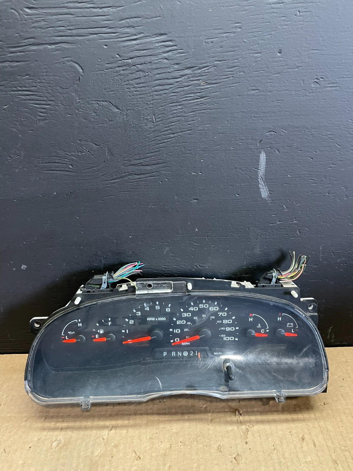 2006 Ford E350 Gauge Speedometer Cluster OEM ab7531 DG0