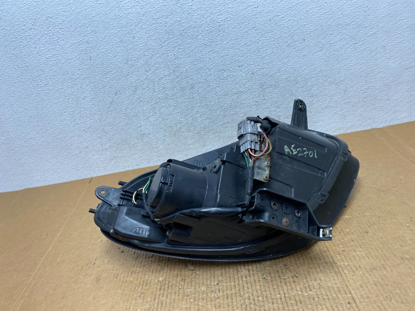 2006 - 2007 Subaru Tribeca B9 Left Driver LH Side Halogen Headlight AE27017