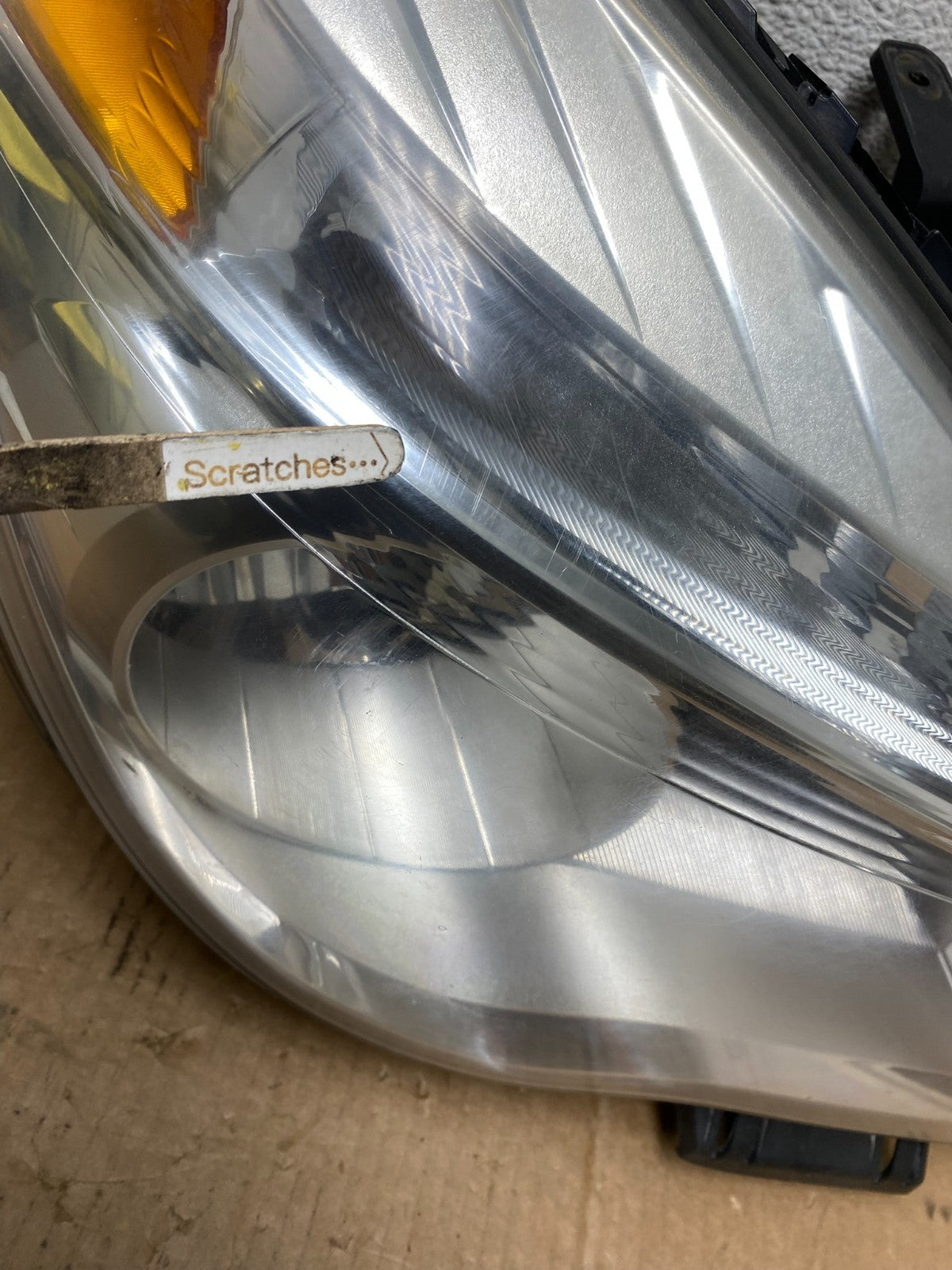 2010 - 2015 Chevrolet Equinox Halogen Headlight Right Passenger Side AI8920 DW3