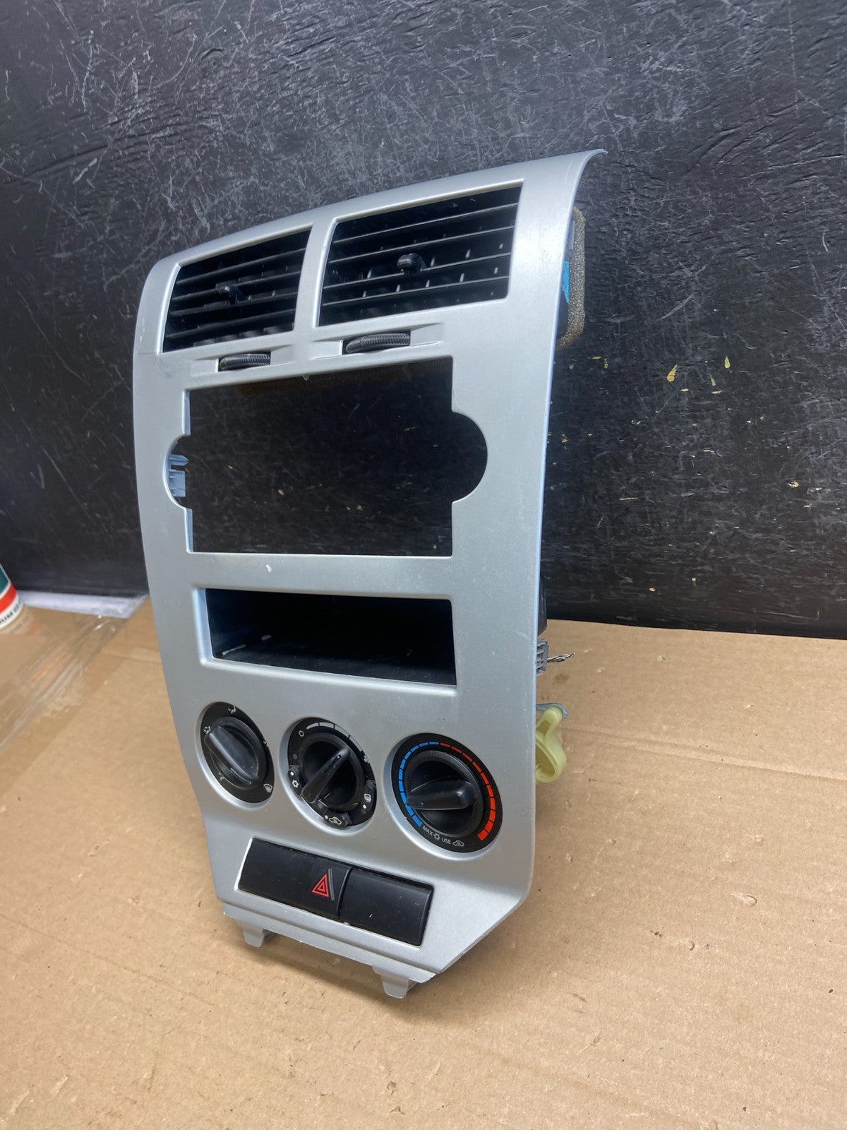 2007 to 2009 Dodge Caliber Dash Radio Center Bezel Climate Dash AG5159 DG3