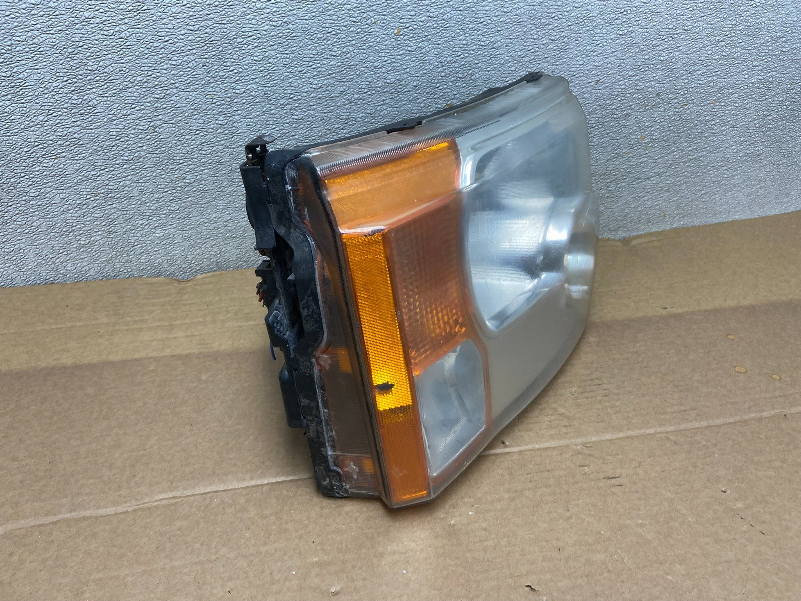 2005 - 2009 Land Rover Lr3 Right Passenger Rh Side Halogen Headlight AB2604 DW2