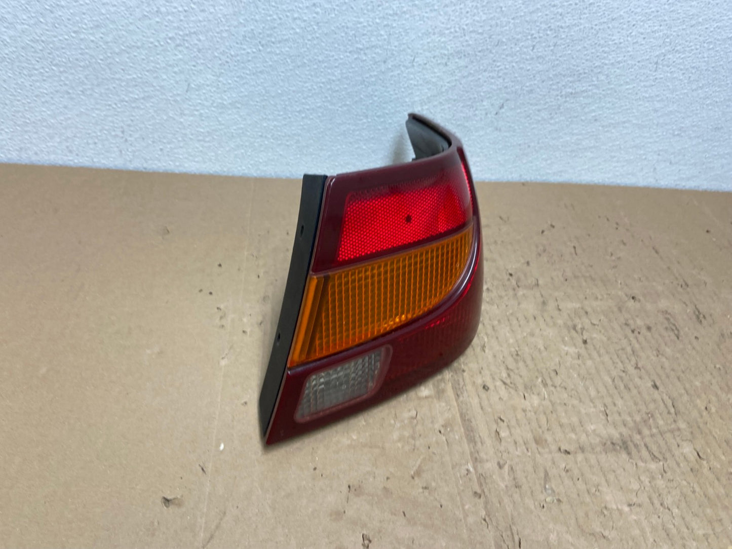2000-2002 Saturn SL S-Series Right Passenger RH Side Tail Light OEM AB8005 LK2
