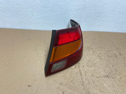 2000-2002 Saturn SL S-Series Right Passenger RH Side Tail Light OEM AB8005 LK2