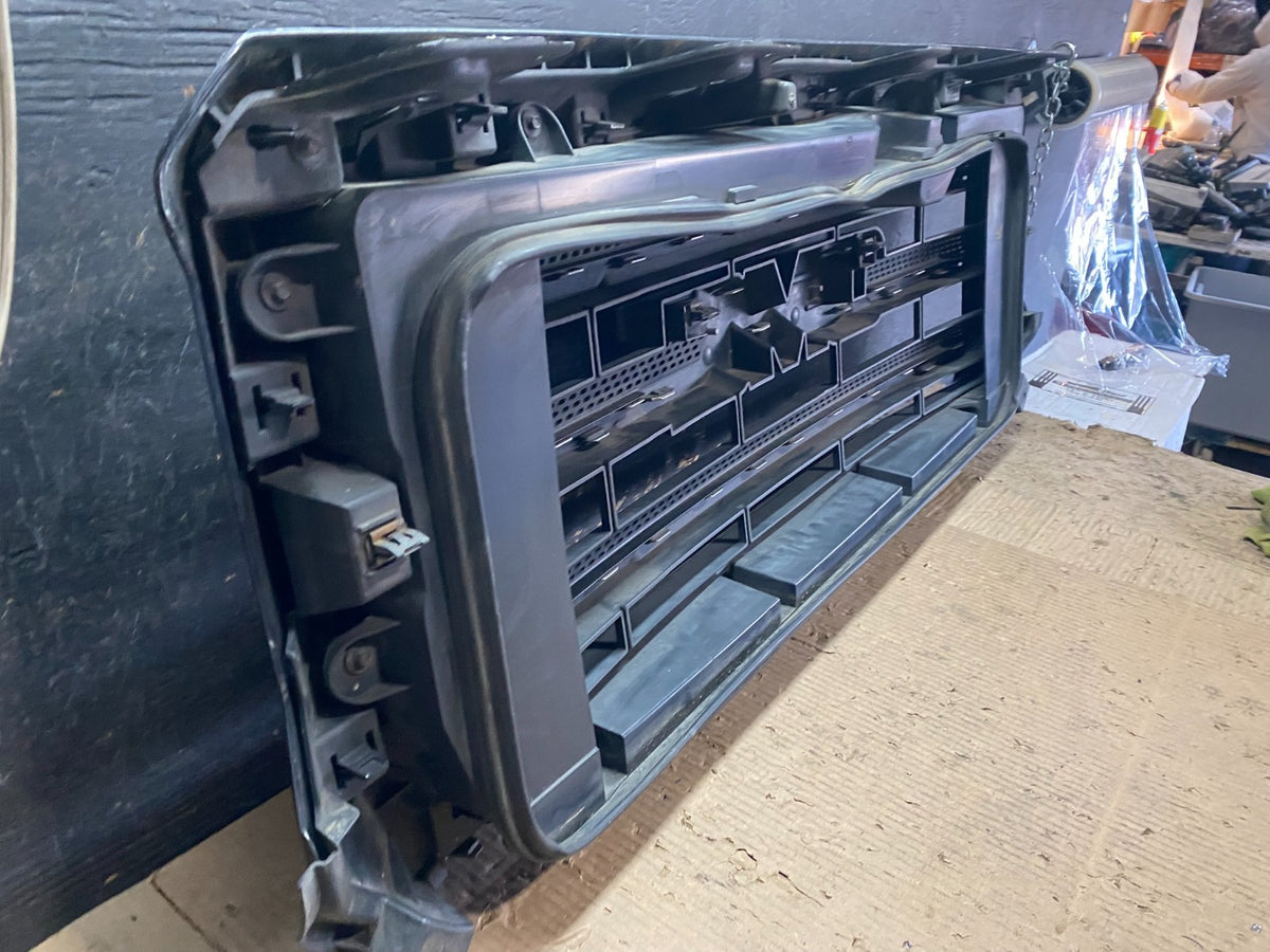 2015 to 2019 GMC Sierra 2500 HD Front Grill Grille W6218 PS10