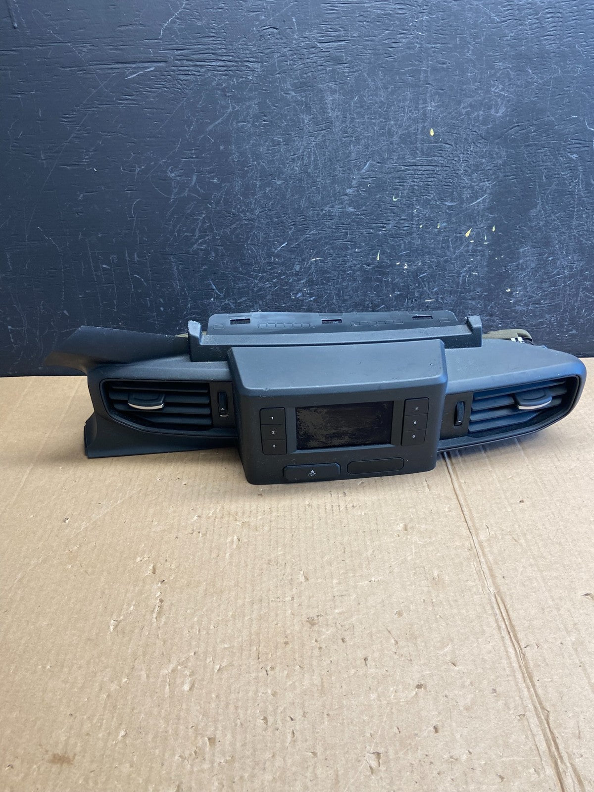 2020 to 2023 Ford Explorer Console Radio Display Screen Air Vents AE4240 DG0
