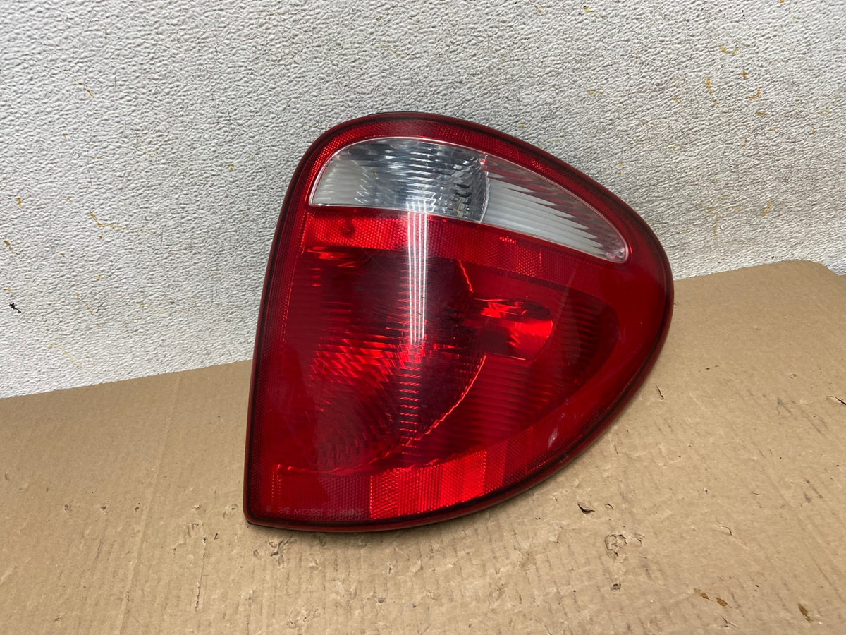 2004 - 2007 Dodge Grand Caravan Right Passenger Side Tail Light AI1298 LK0