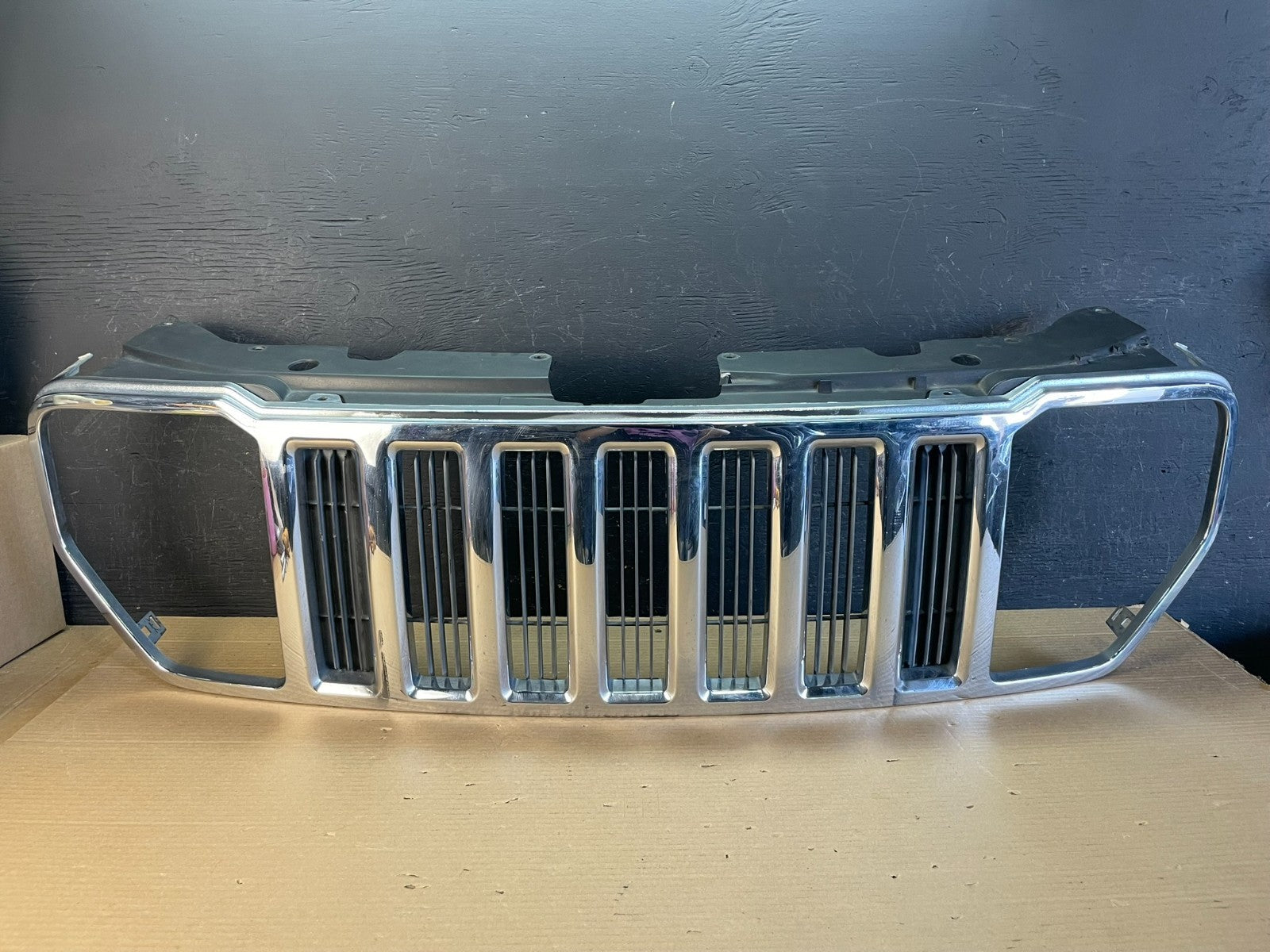 2008 to 2012 Jeep Liberty Front Upper Grill Grille AE8664 DW0