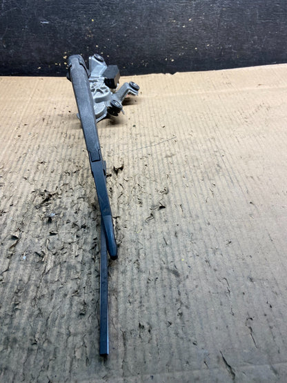 2009 to 2012 Toyota Matrix Rear Wiper Windshield Motor OEM Y1524 DG2