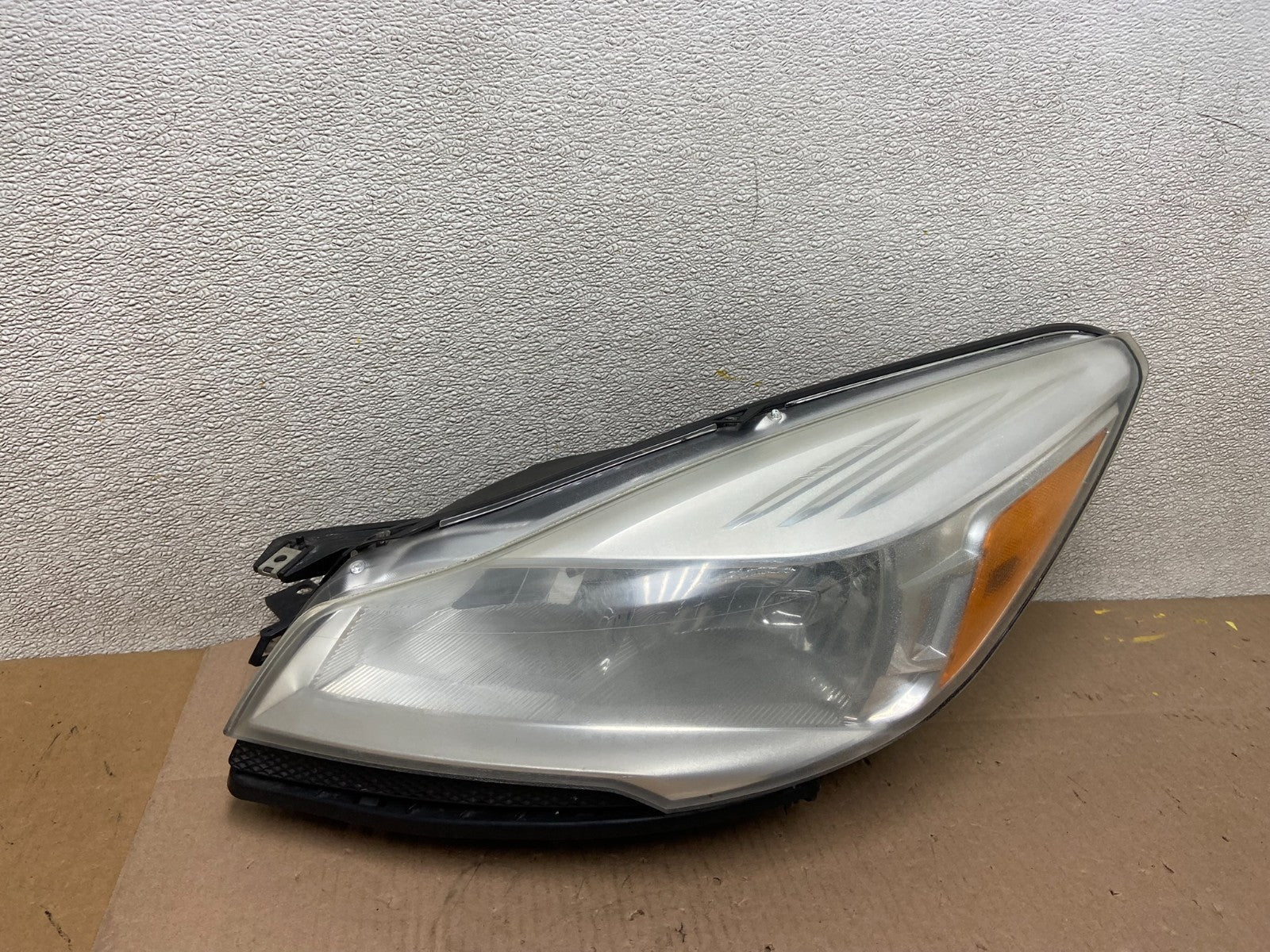 2013 - 2016 Ford Escape Headlight Left Driver Lh Side Halogen AA0375 DW0
