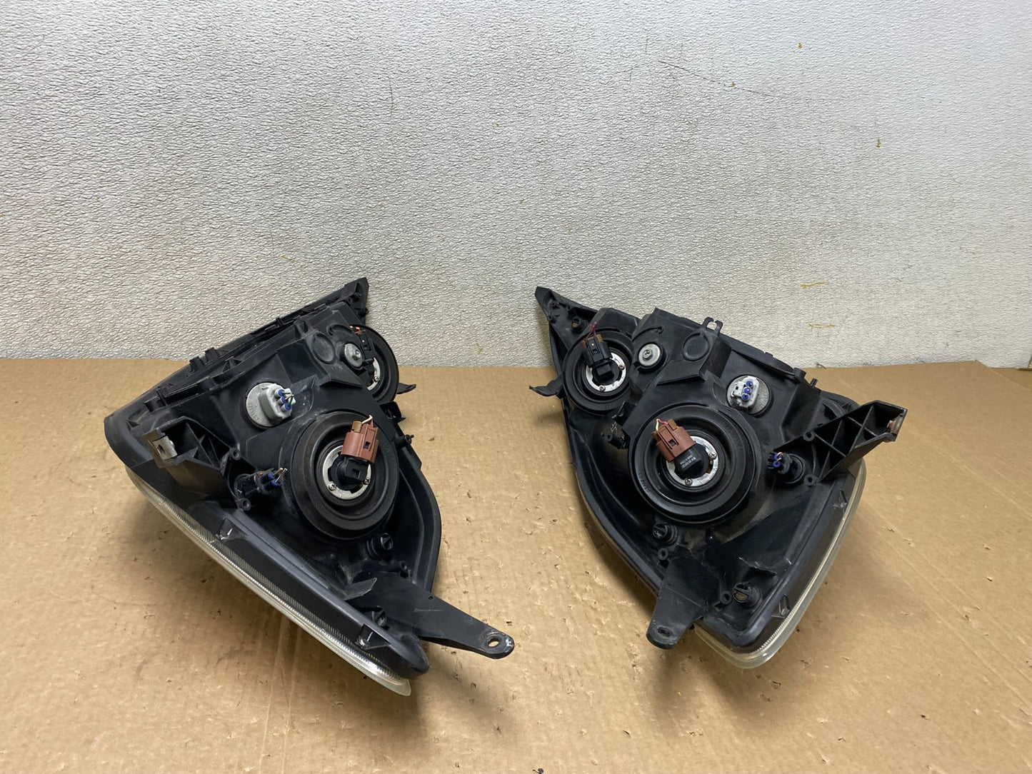 2004 2005 Toyota Sienna Driver Left+Right Set Side Halogen Headlights V1241 DW13