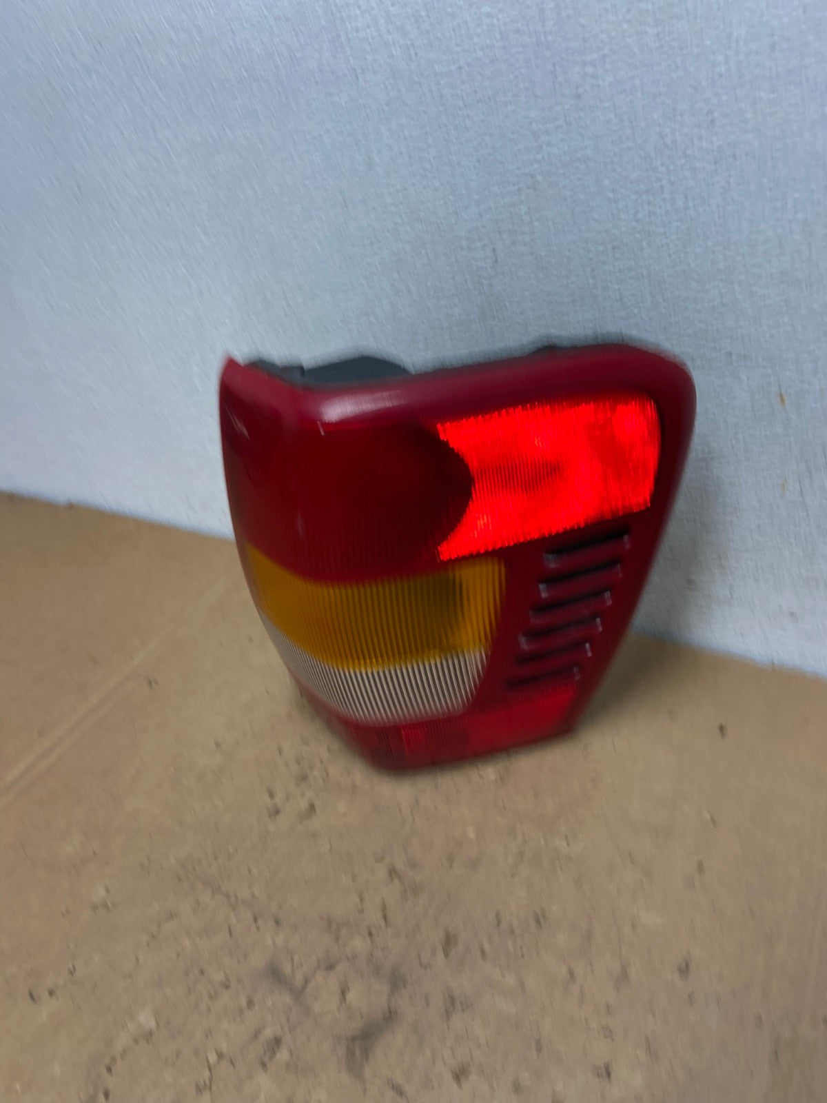 1999-2004 Jeep Grand Cherokee WJ Right Passenger Rh Tail Light AD3053 LK1