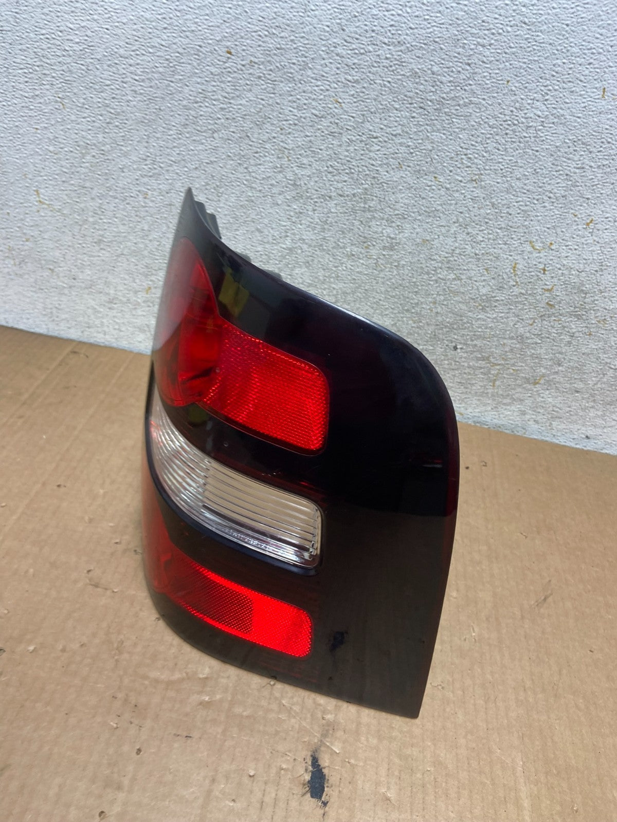 2006 to 2010 Ford Explorer Right Passenger Side Tail light AI8473 LK1
