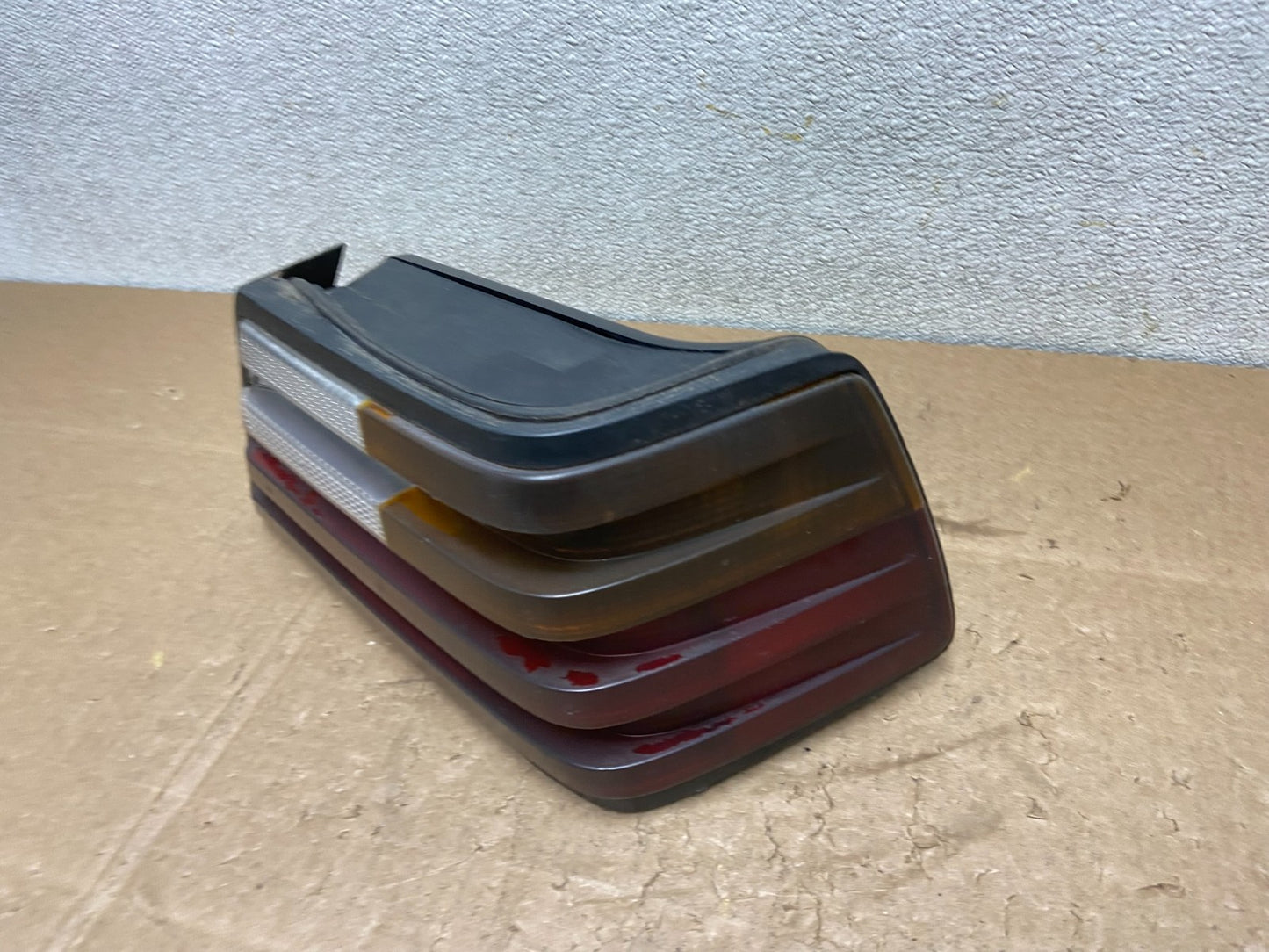 1994 to 1995 Mercedes E Class W124 Right Passenger RH Side Tail Light Y9000 DW1
