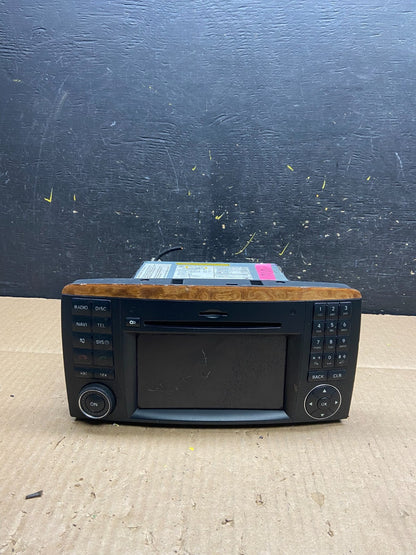 2009-2013 Mercedes W251 R350 Head Command Navigation Radio 6 CD Player U6040 DG0