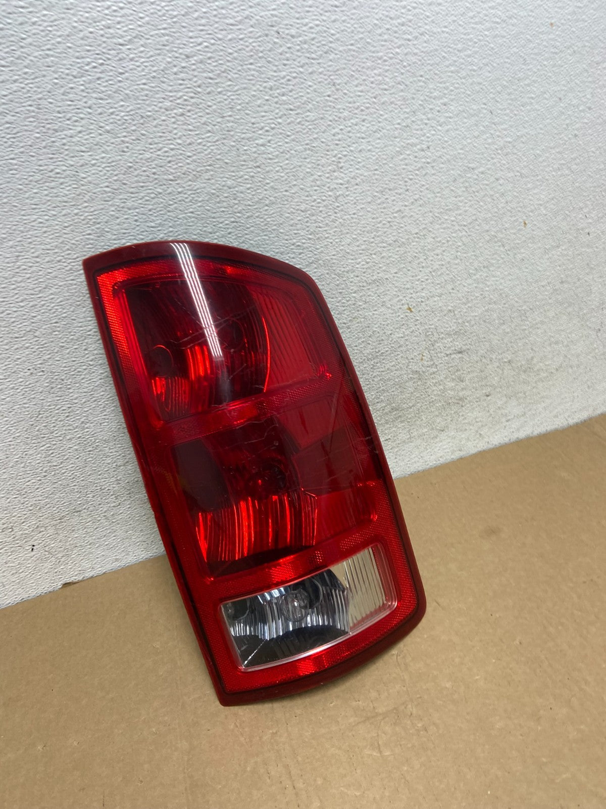 2002 to 2006 Dodge Ram 1500 Right passenger Rh side Tail Light AF9522 DW2