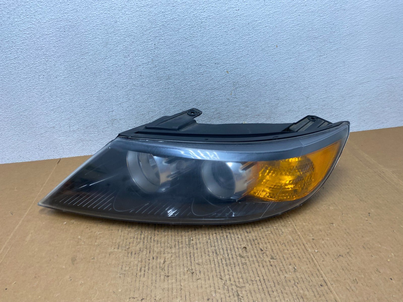 2011 to 2013 Kia Sorento Left Driver LH Side Headlight Halogen AE1234 DW0