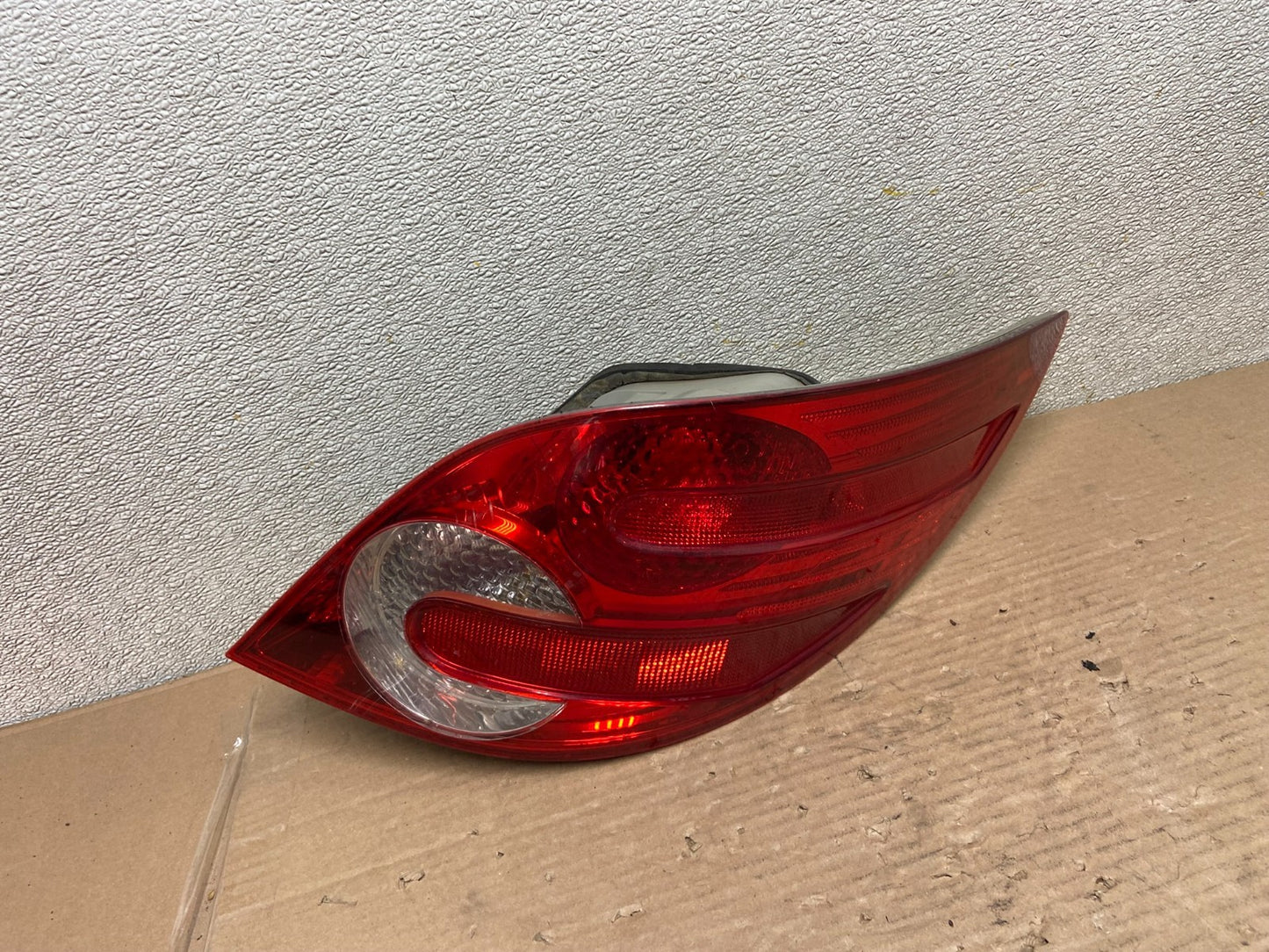 2006-2010 Mercedes W251 R-CLASS Right Passenger RH Side Tail Light AA9358 LK0