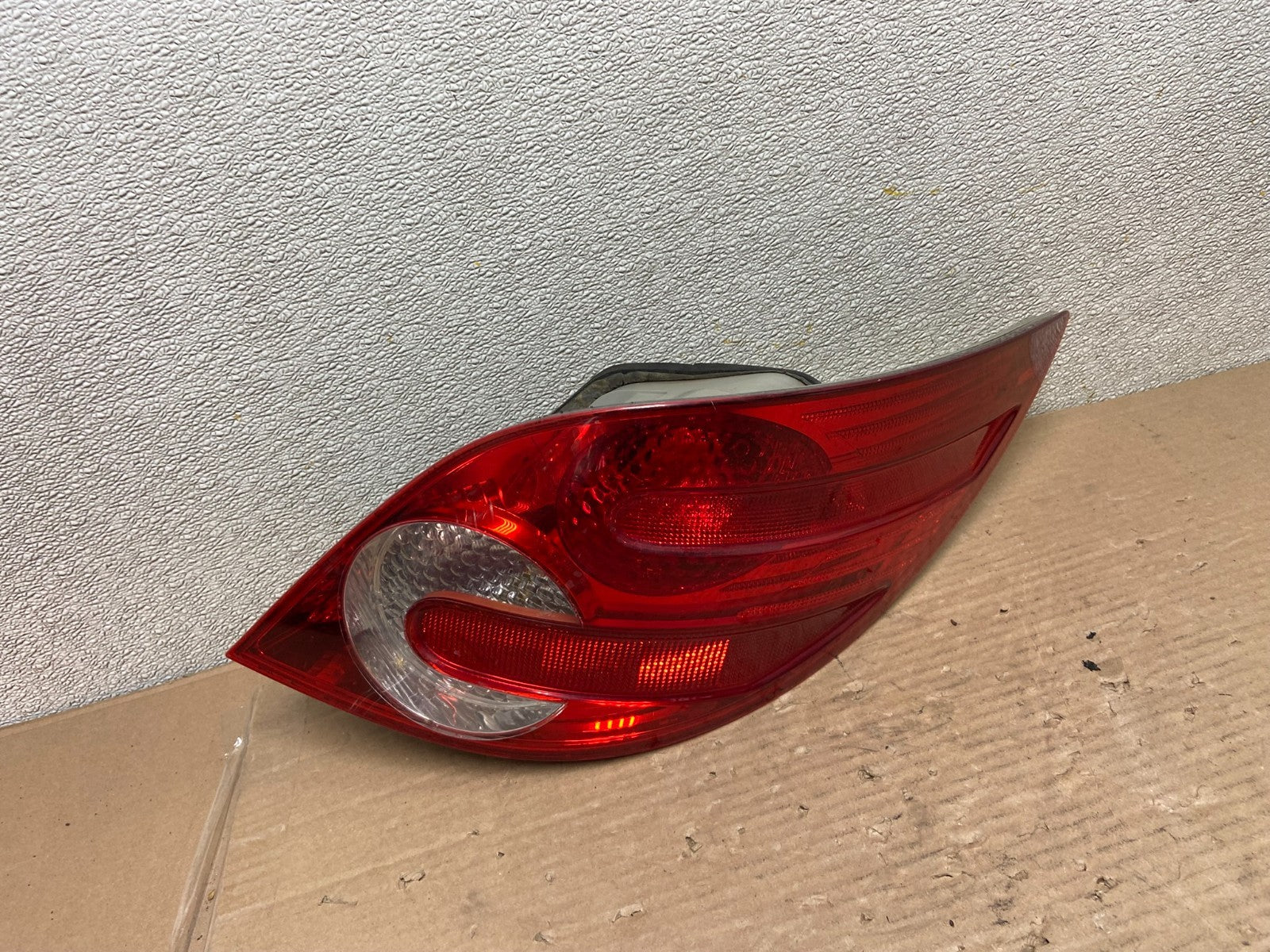 2006-2010 Mercedes W251 R-CLASS Right Passenger RH Side Tail Light AA9358 LK0