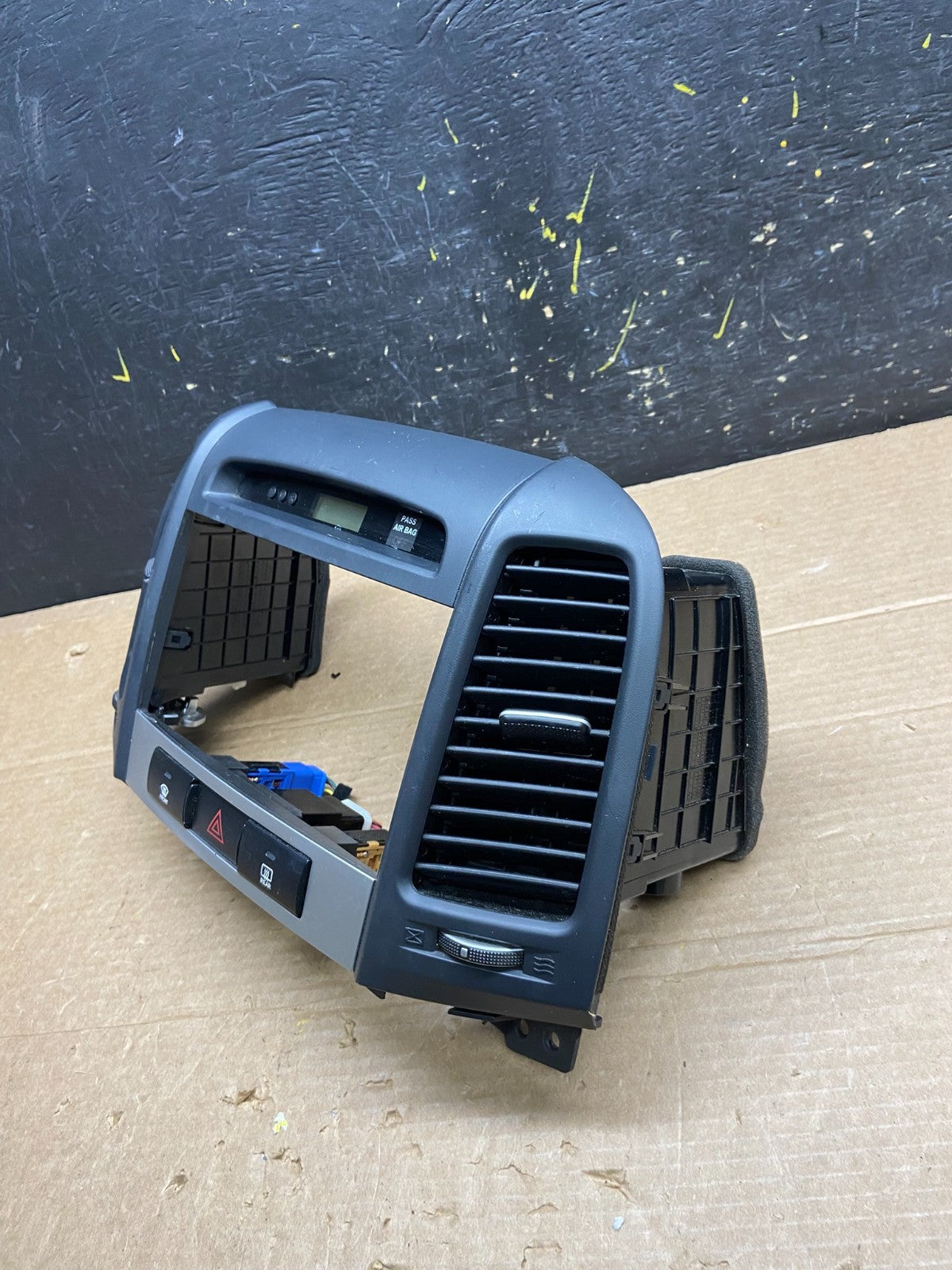 2007 to 2009 Hyundai Santa Fe Center Dashboard Radio Bezel Trim Oem W0371 DG2