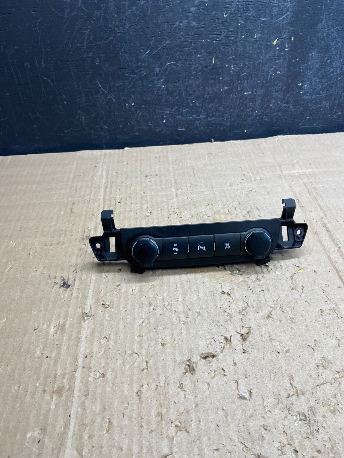 2007 - 2014 Chevrolet Tahoe Yukon Pedal Traction Control Switch AE1994 DG0