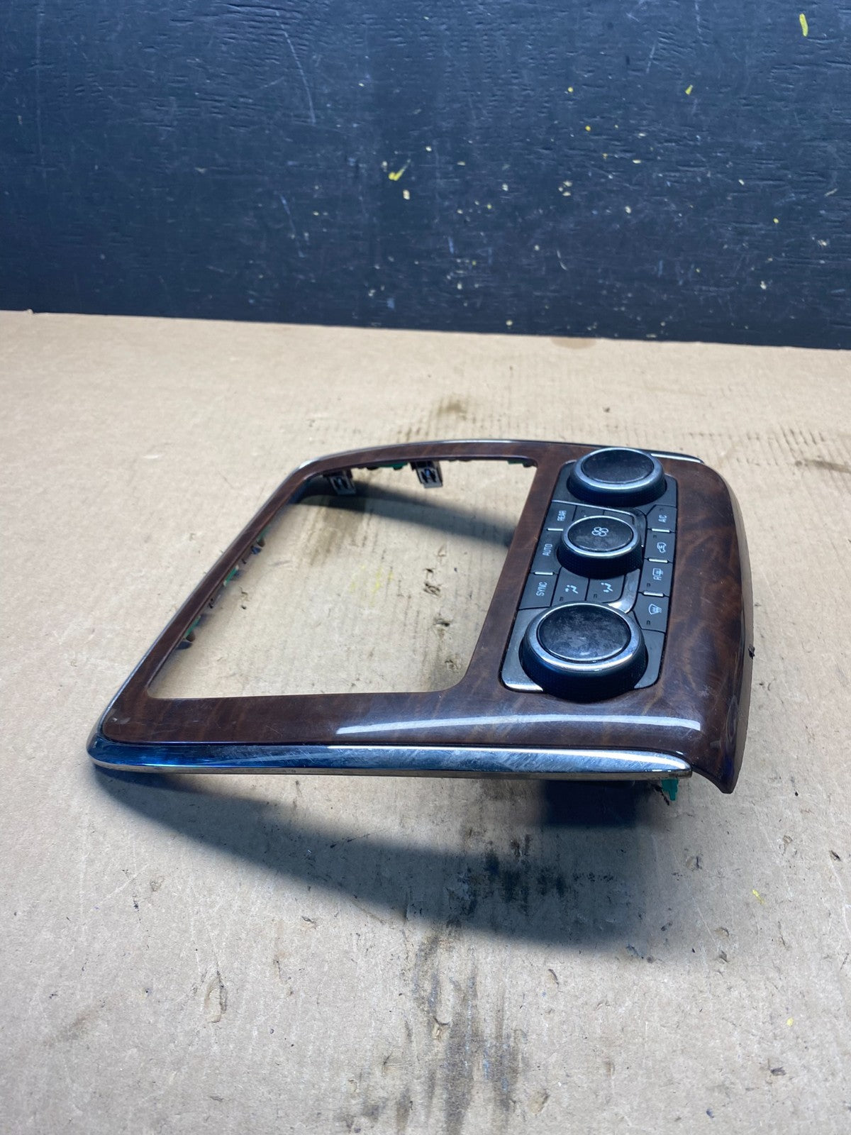 2013 to 2017 Buick Enclave AC Heater Climate Control Unit Q7326 DG2
