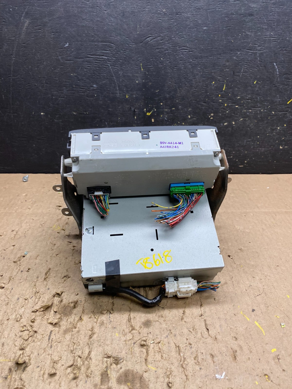 2003 - 2005 Honda Pilot Am Fm Cd Player Radio Receiver OEM  t8618 DG3