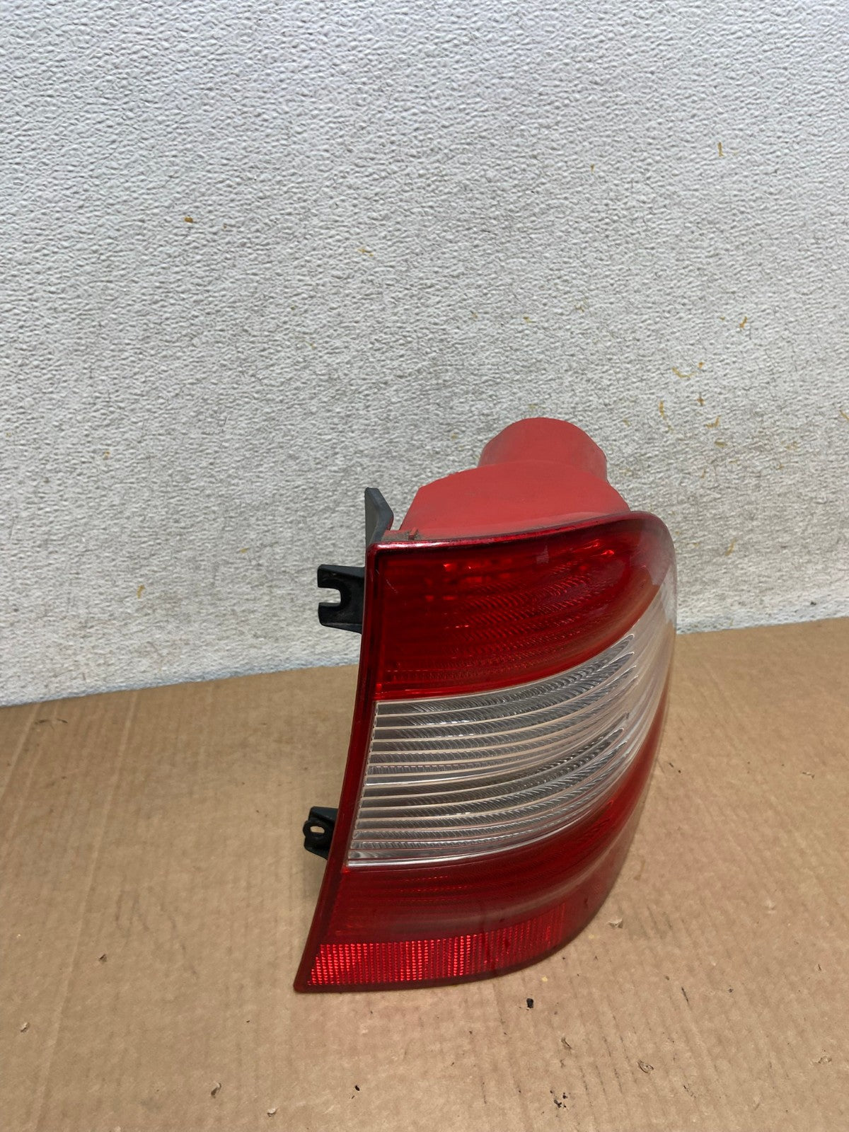 2002-2005 Mercedes ML 350 Ml-Class Right Passenger Rh Side Tail Light AI8403 LK2