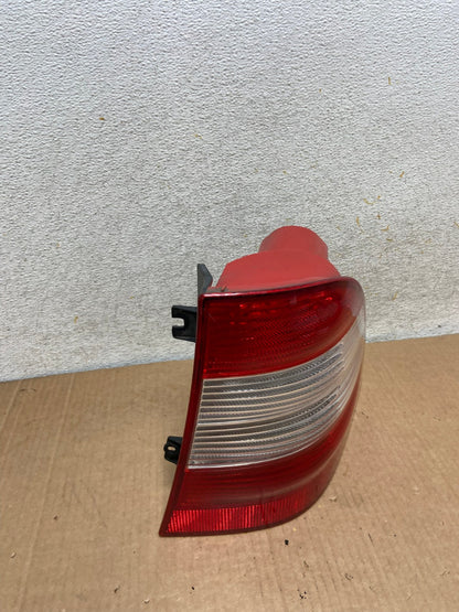 2002-2005 Mercedes ML 350 Ml-Class Right Passenger Rh Side Tail Light AI8403 LK2
