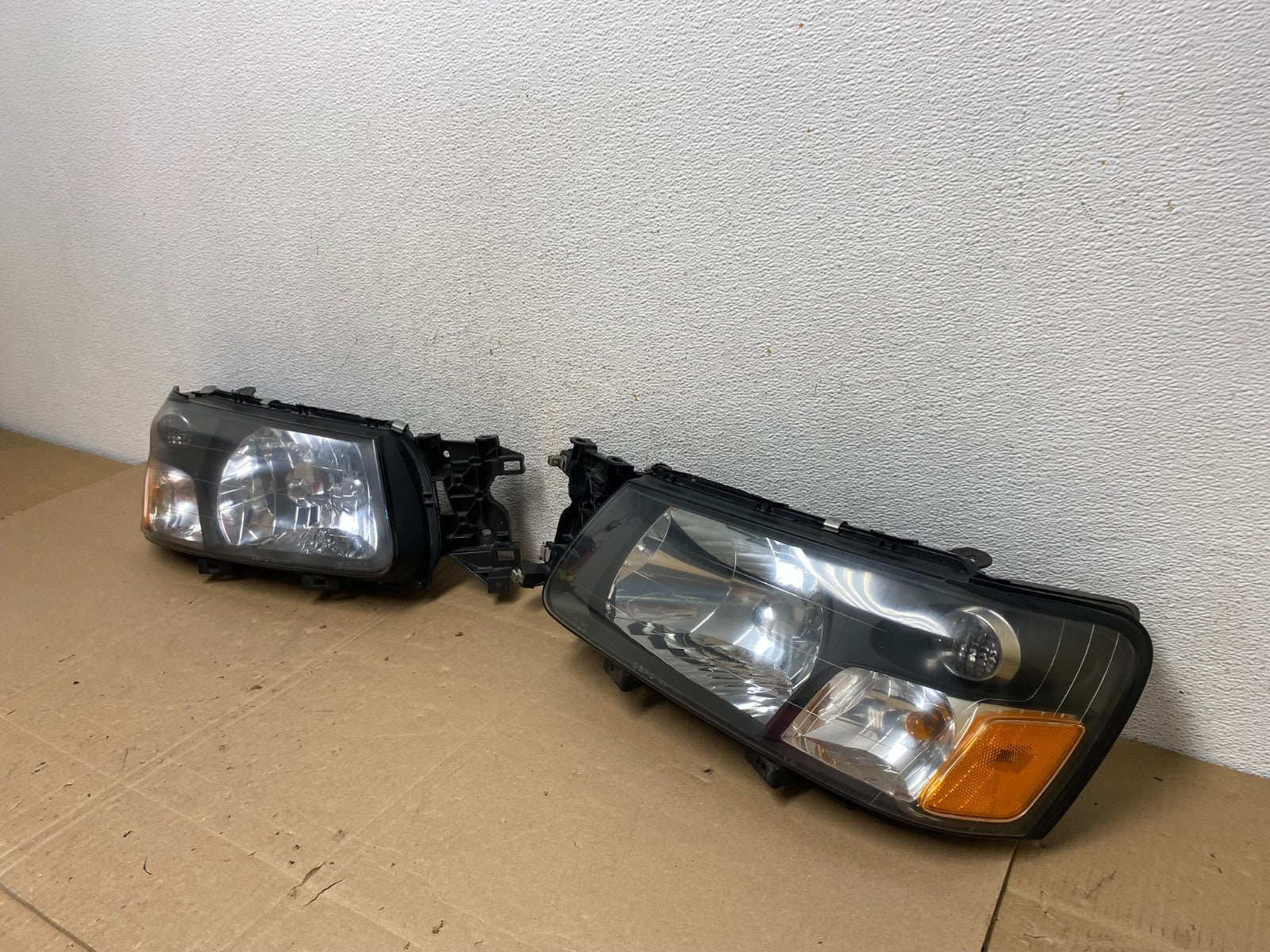 2003 2004 Subaru Forester Left+Right Headlights Halogen DEPO AE5075 DW1