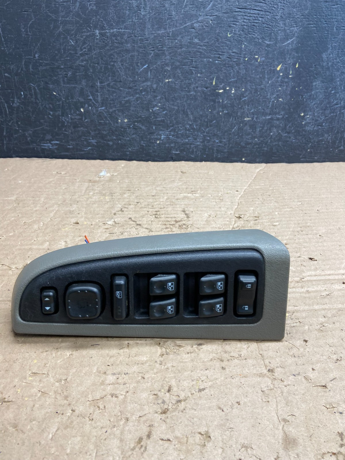 2003 to 2006 Suburban Tahoe Yukon Front Left Driver Window Switch AF2344 DG0