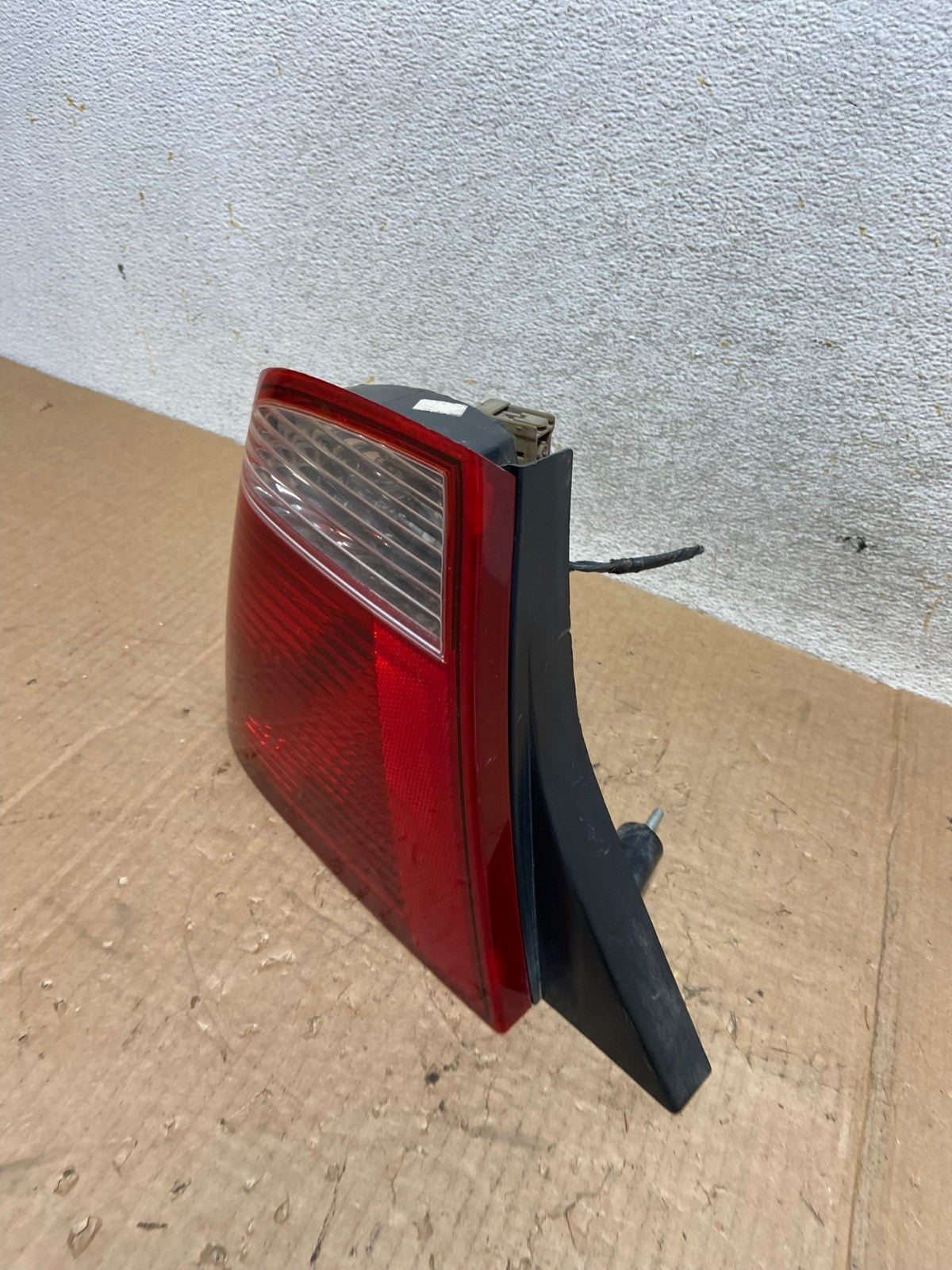 2005 2006 2007 Ford Focus Sedan Left Driver Side Tail Light AI5513 LK1