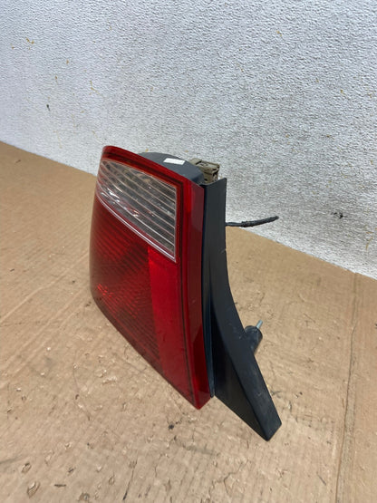 2005 2006 2007 Ford Focus Sedan Left Driver Side Tail Light AI5513 LK1