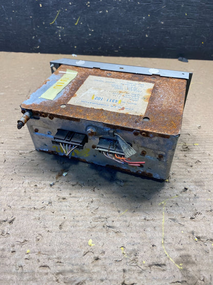 1986 Chrysler Lebaron AM FM Cassette Radio OEM S8842 DG4