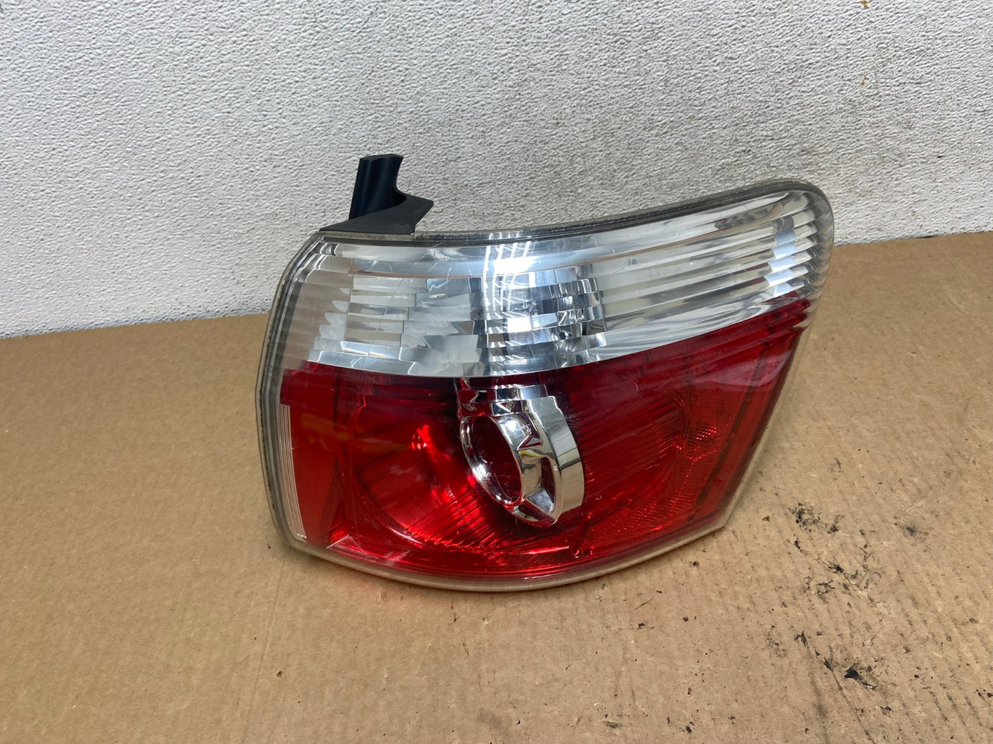 2007 to 2012 GMC Acadia Halogen Tail Light Right Passenger RH Side AG2100 LK0