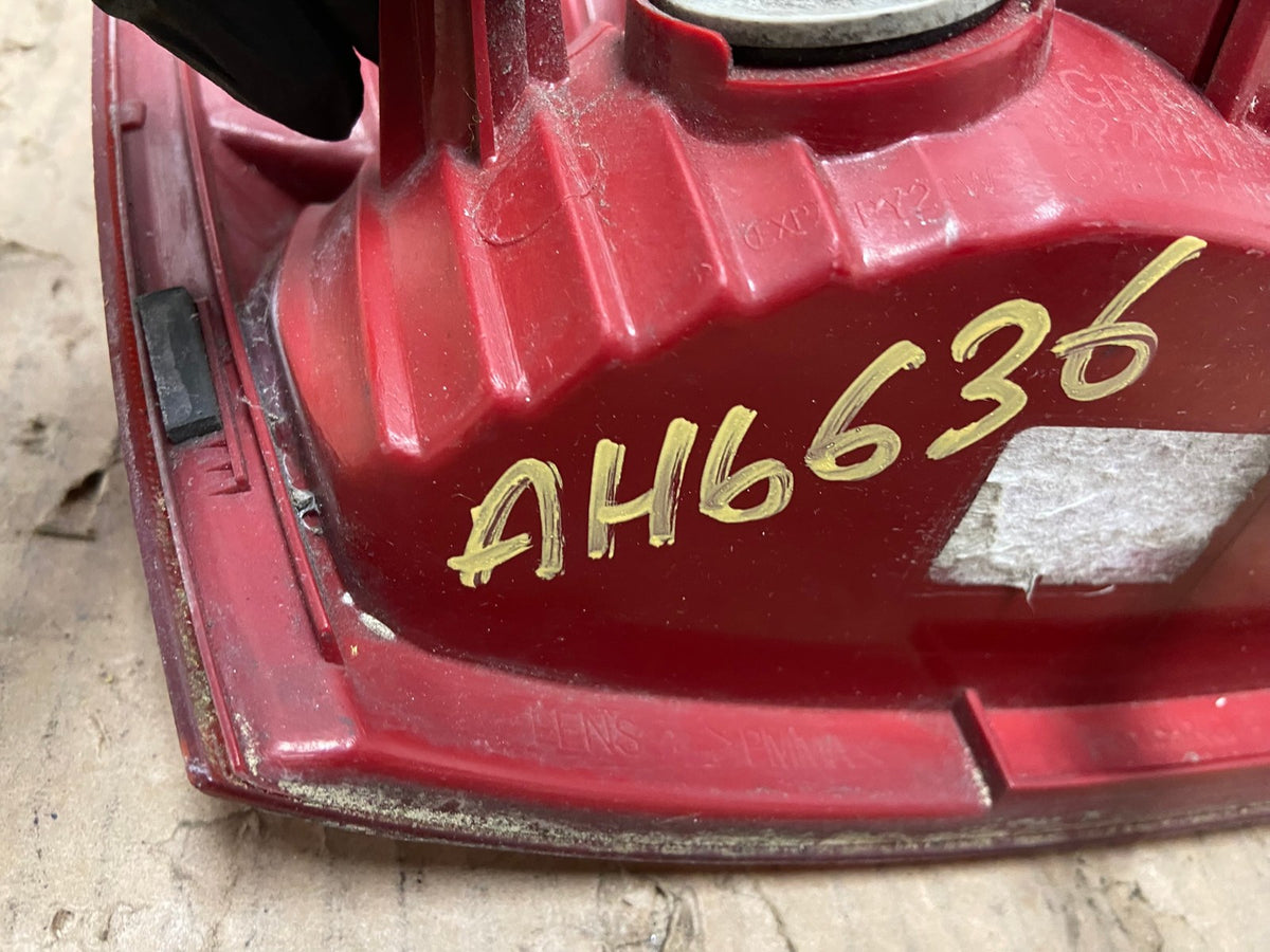 2001 2002 2003 Hyundai Elantra Right Passenger Rh Tail Side Light AH6636 LK6