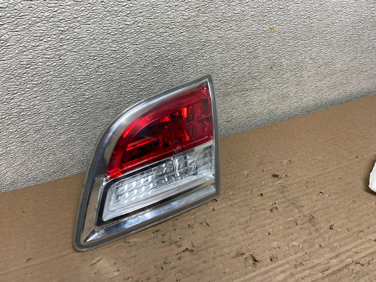 2007 2008 2009 Mazda Cx-9 Right Passenger Rh Side Inner Tail Light Oem AB1148 LK2