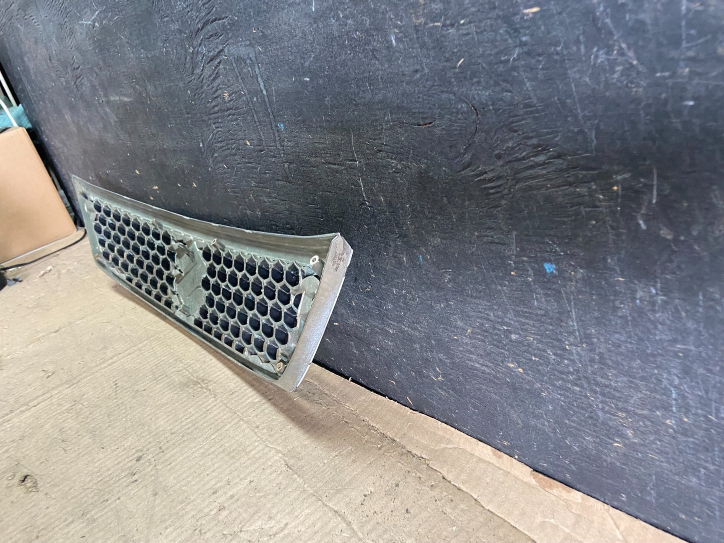 2002 to 2005 Suzuki Aerio Front Grill Grille  P3923 PS7