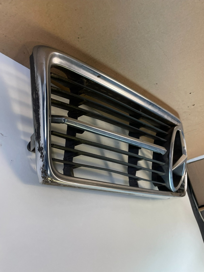 1972 to 1989 Mercedes r107 380sl 450sl 560sl Front Radiator Grille Grill AI42111