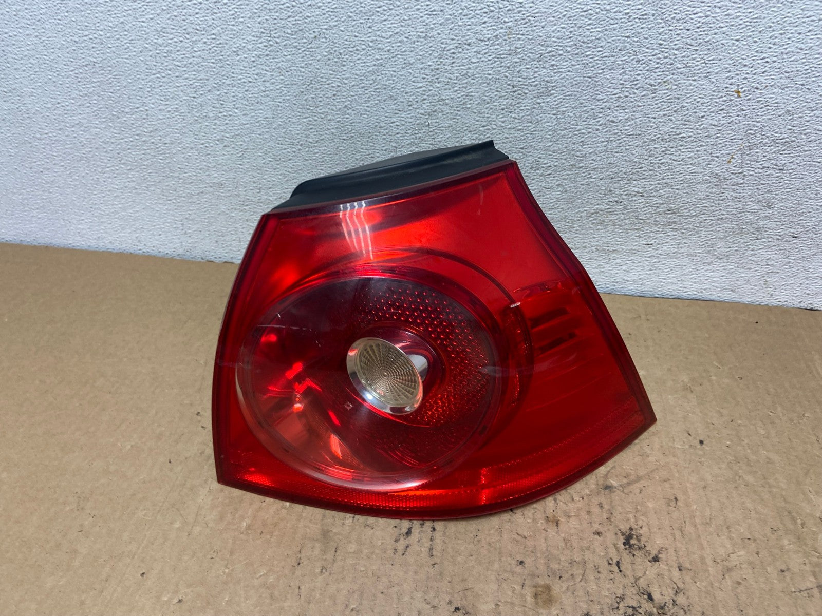 2006 2007 2008 Volkswagen Golf MK5 5 Right Passenger Tail Light AG2438 LK0