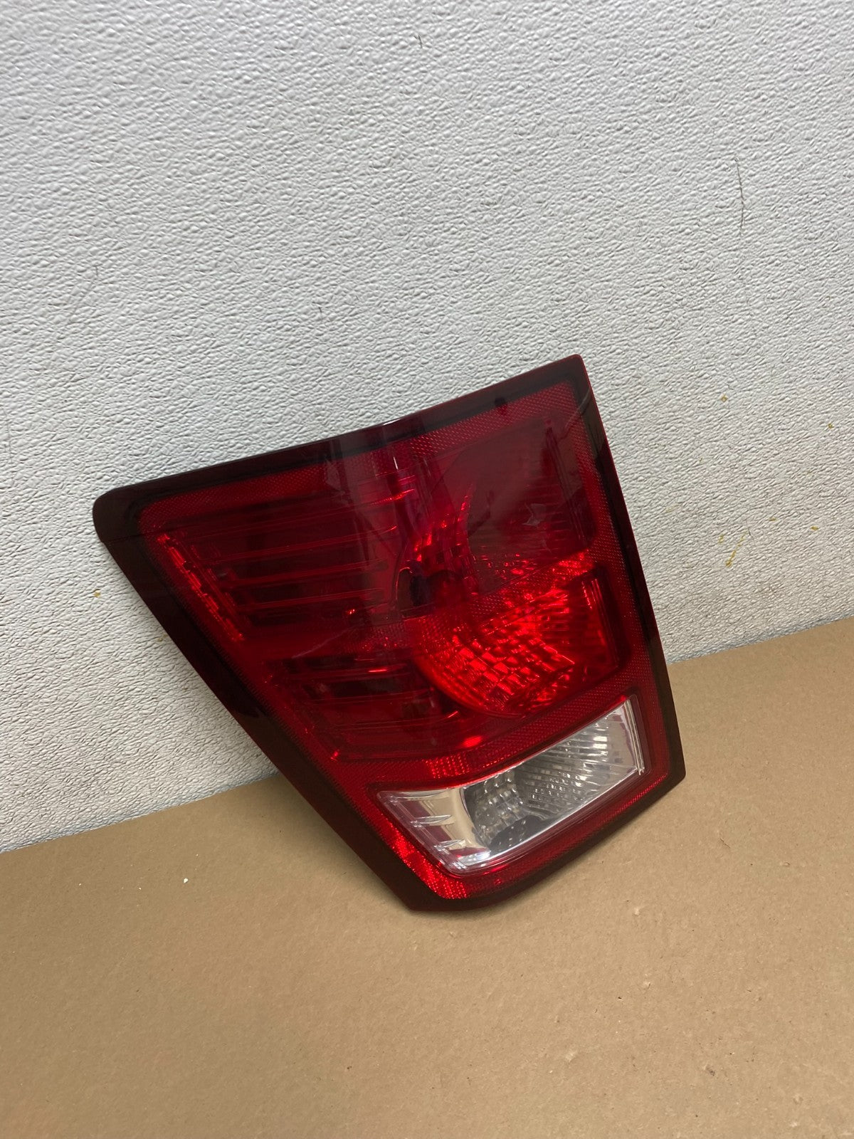 2007 2008 2009 2010 Jeep Grand Cherokee Left Driver Lh Tail Light Oem P8070 DW2
