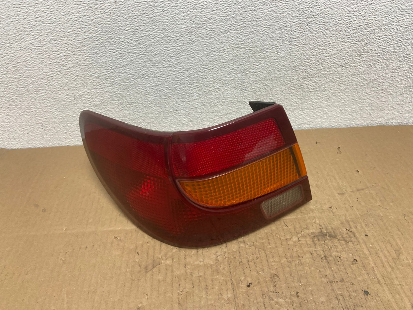 2000-2002 Saturn SL S-Series Left Driver LH Side Tail Light AB8278 LK0