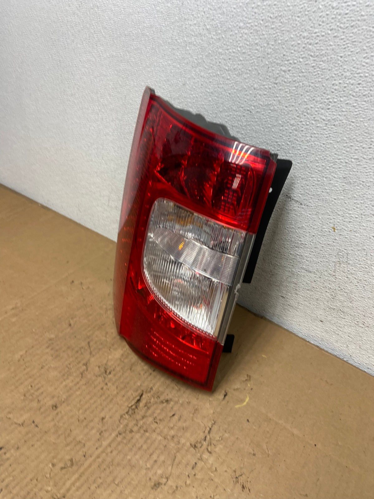 2011-2016 Chrysler Town and Country Left Driver LH Side Tail Light AD1130 LK1