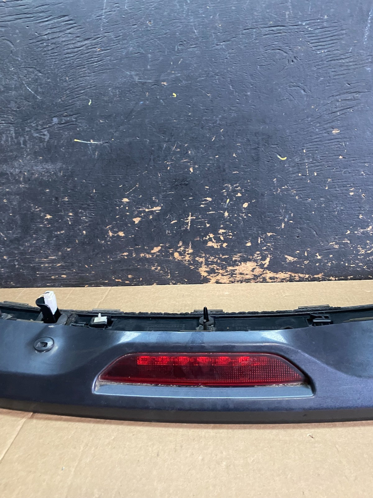2014 - 2019 Jeep Grand Cherokee Liftgate Back Door Spoiler & Light OEM y9300 DG7
