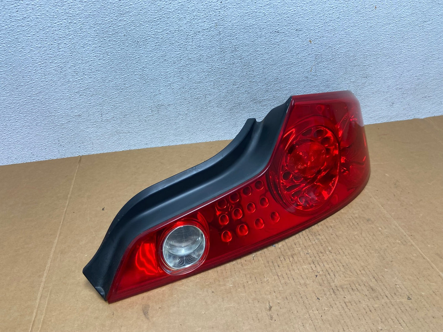 2003 - 2005 Infiniti G35 Coupe Right Passenger Rh Outer Tail Light AD9212 LK2